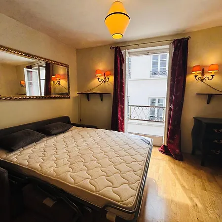 150m To Notre Dame Apartment Paris