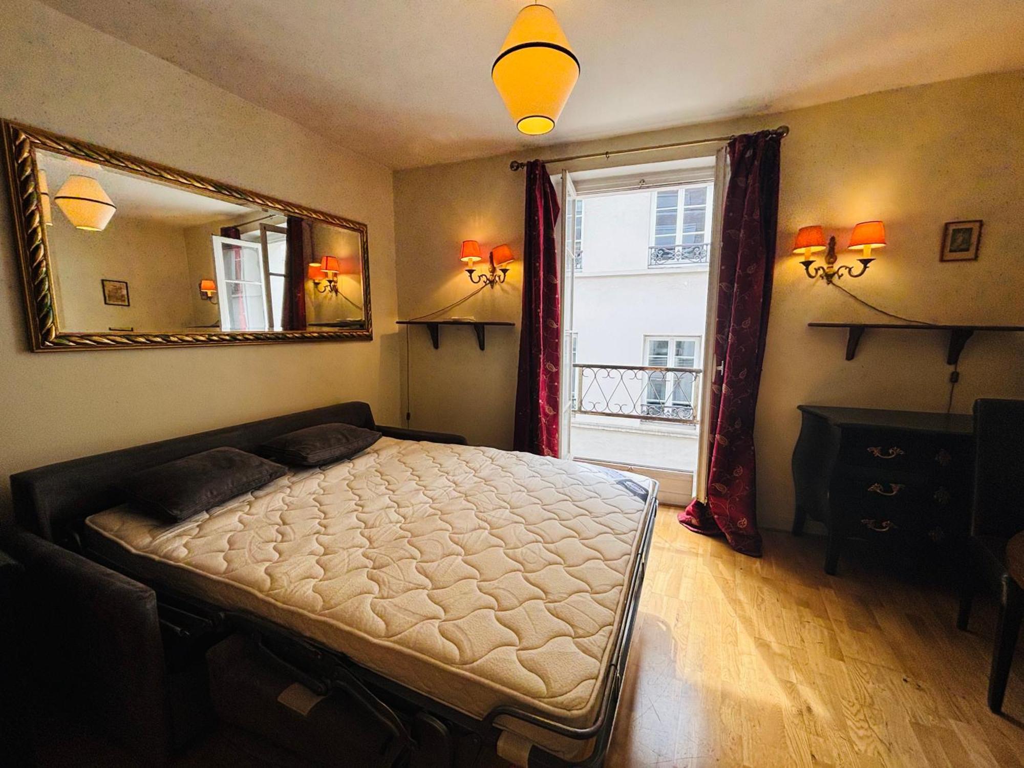 150m To Notre Dame Apartment Paris